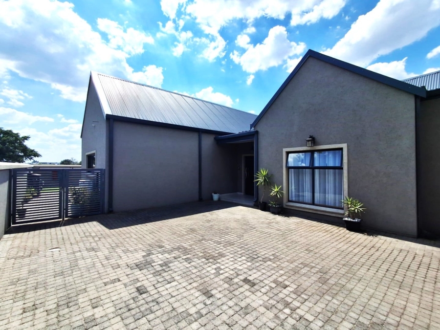 4 Bedroom Property for Sale in Heron Banks Golf Estate Free State